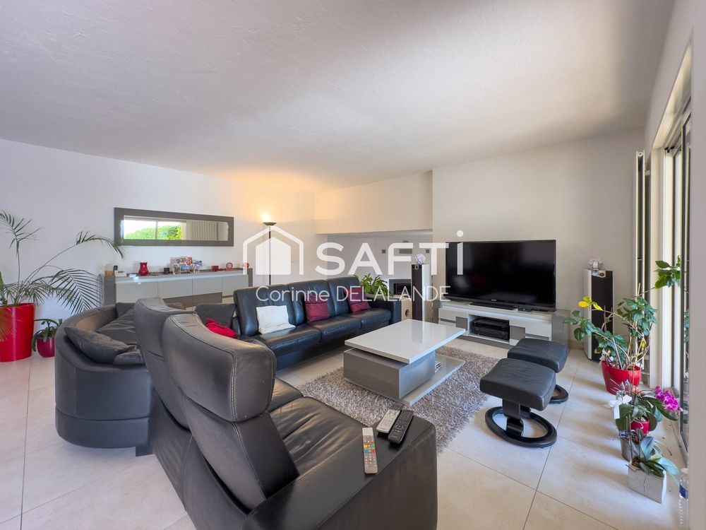� vendre  Maison Saint-Laurent-du-Var (06700)