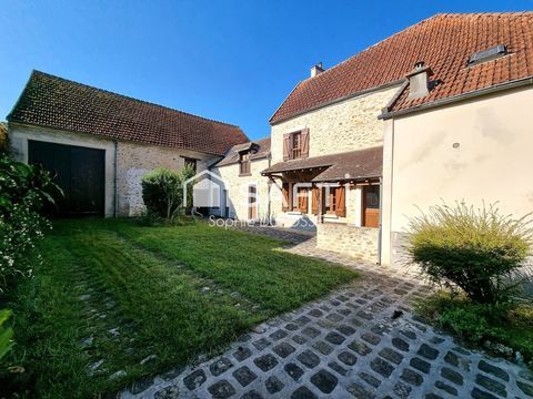   Beau potentiel  pour cette maison en pierre de 127 m� � r�nover avec deux granges sur un terrain clos de 705 m� Maison - 6 pi�ce(s) - 127 m�