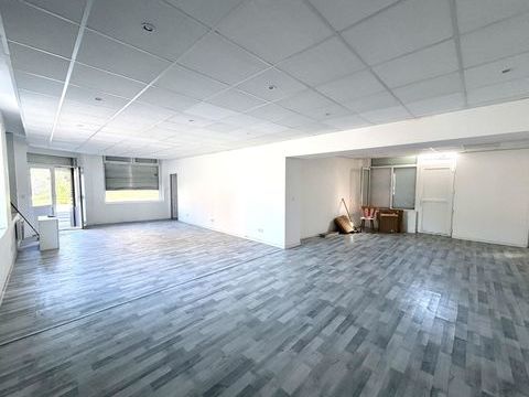 Local professionnel &agrave; louer - env. 100m2 - Lille / Bois Blancs - secteur Euratechnologies 1780 59000 Lille