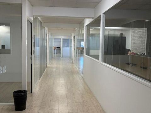 Local commercial 720 m&sup2; 1000000 93500 Pantin