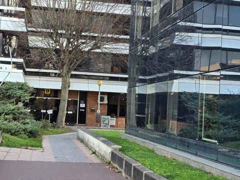 beau bureau tr&egrave;s bien situ&eacute; 75000 95000 Pontoise