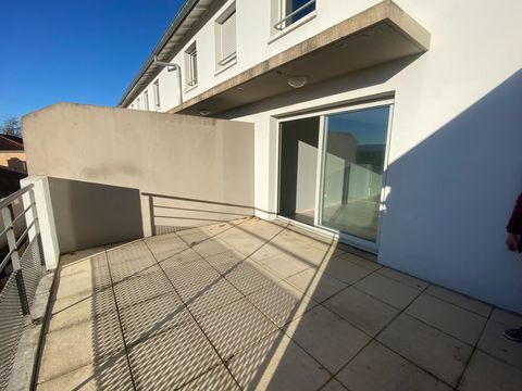   5MN EST VILLEFRANCHE T4 EN DUPLEX, 92M� HAB, JARDIN,GARAGE et une TERRASSE avec une belle vue d�gag�e Appartement - 4 pi�ce(s) - 92 m�