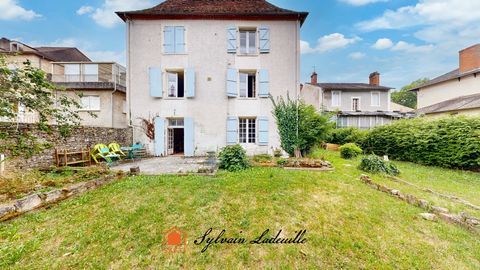   Maison de caract�re au c�ur du Bugue � 330 m� Habitables Maison - 9 pi�ce(s) - 330 m�
