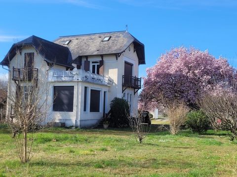   Jolie maison ancienne avec grand terrain et piscine Maison - 7 pi�ce(s) - 180 m�