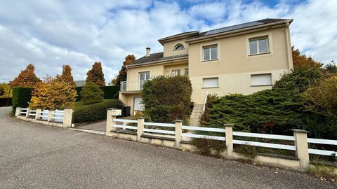   Maison Familiale avec de tr�s beaux volumes Maison - 8 pi�ce(s) - 197 m�