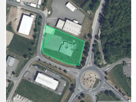 Site commercial strat&eacute;gique terrain 100 % constructible 1980000 47250 Samazan