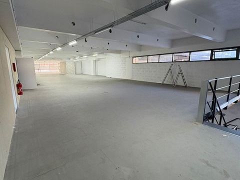 A Vendre Local Commercial de 1833 m&sup2; 2736843 93500 Pantin