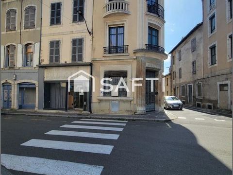 Immeuble &agrave; fort potentiel et local commercial avec studio. 98550 31210 Montrejeau