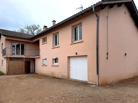   Situ� sur la commune de Priss� cet appartement pr�sent� � la location, avec son jardin et ses commodit�s est id�ale pour une fam Appartement - 7 pi�ce(s) - 130 m�