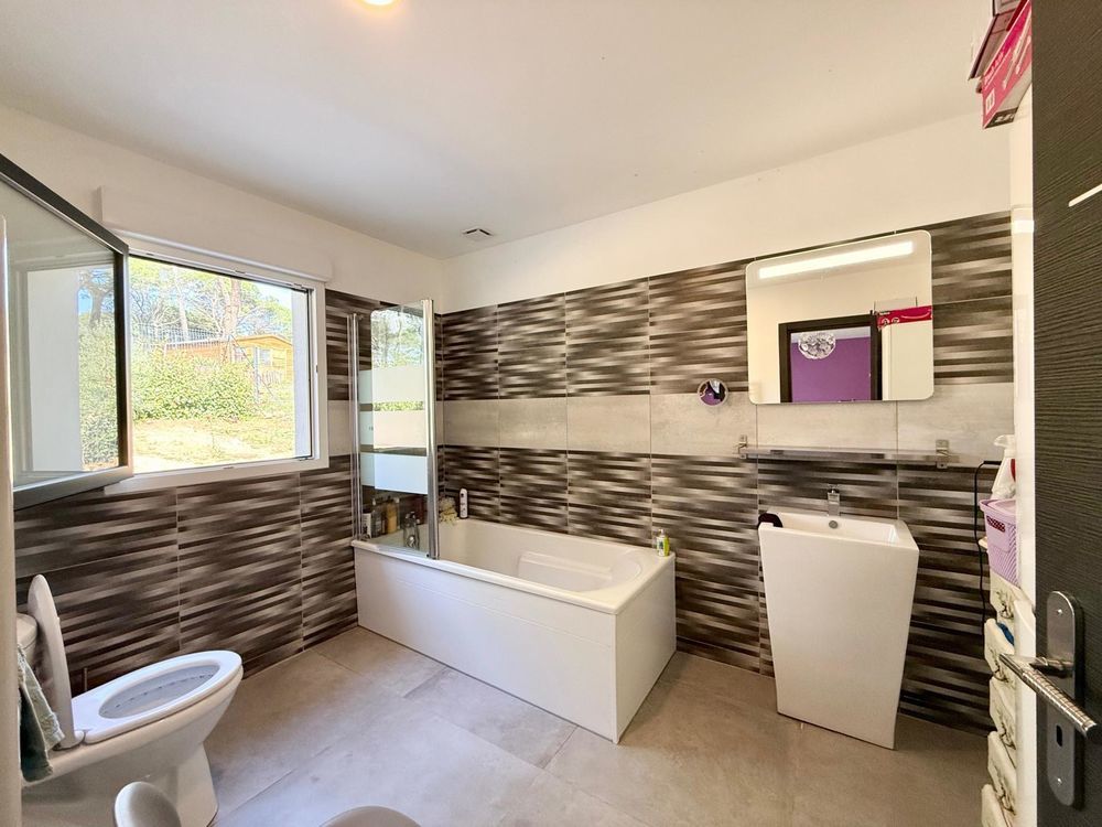 � vendre  Maison Bagnols-en-For�t (83600)