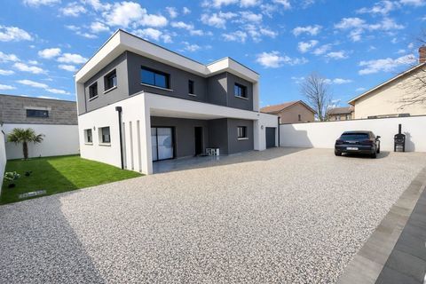   Maison d'architecture moderne de 145m2, 6 pi�ces Maison - 6 pi�ce(s) - 145 m�