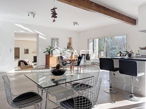   Maison de plain-pied r�nov�e avec piscine et d�pendance Maison - 5 pi�ce(s) - 180 m�