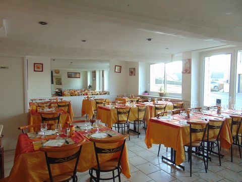 Fonds de commerce Bar/Restaurant, 164 m², avec logement, proximité immédiate de Flers 88000 61100 Flers