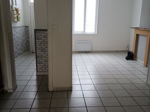   Maison mitoyenne avec du potentiel dans un quartier calme Maison - 4 pi�ce(s) - 70 m�