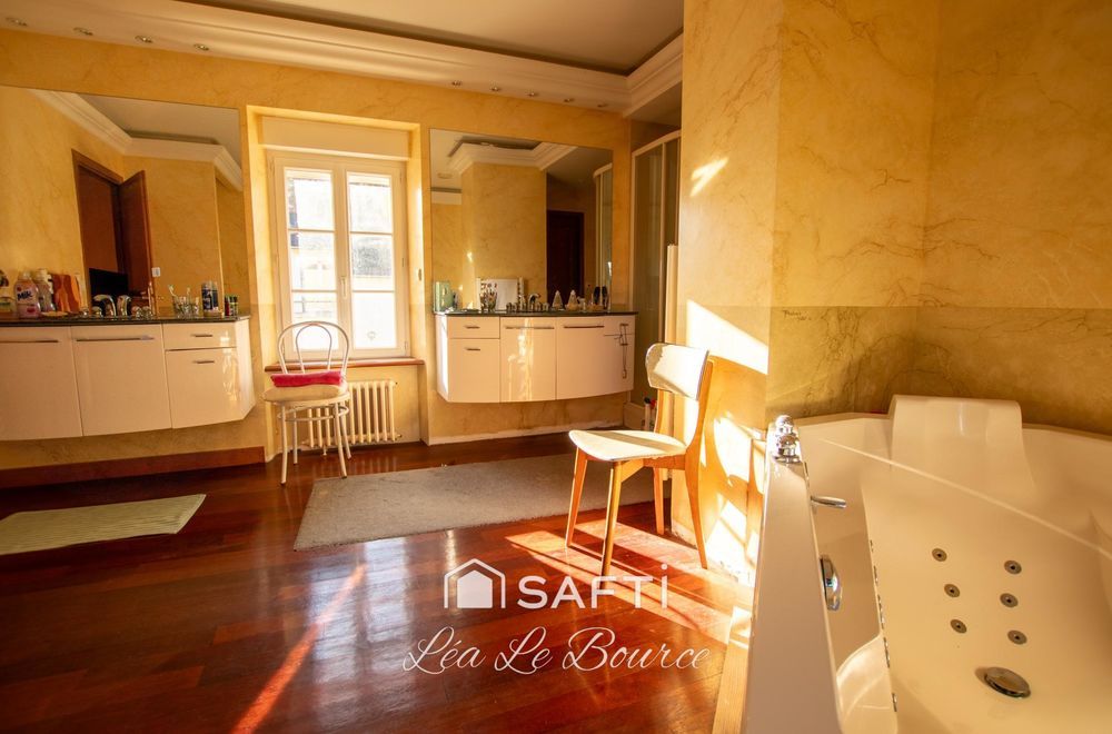 � vendre  Propri�t�/ch�teau Pluguffan (29700)