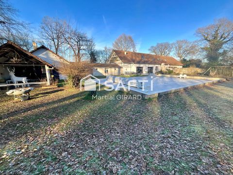   Propri�t� sur 2,5 hectares Maison - 6 pi�ce(s) - 350 m�