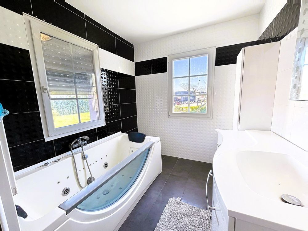 � vendre  Maison Saint-Jean-d'Illac (33127)