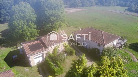   Propriet 12.5 hectares avec maison + gites + abris chevaux Maison - 7 pice(s) - 232 m
