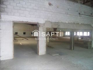  Immeuble � vendre 2051 m�