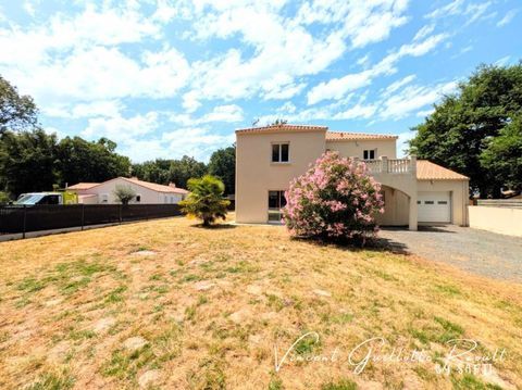   Maison 5 pi�ces 172 m� � 3 chambres- terrain de 1923m� Maison - 5 pi�ce(s) - 172 m�