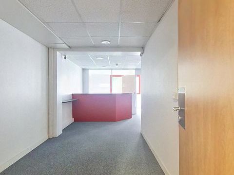 Plateau de bureau pour PME ou Praticiens m&eacute;dicaux 240000 69570 Dardilly