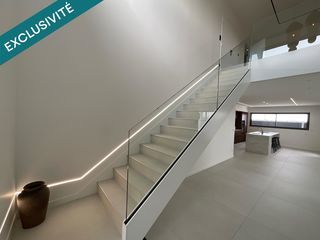  Maison � vendre 6 pi�ces 205 m�