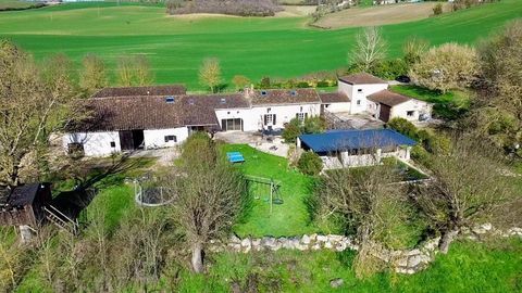  Deux maisons, piscines et grange au c�ur de la campagne Maison - 11 pi�ce(s) - 271 m�