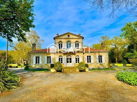   Un bien rare, une adresse confidentielle, une Maison de Ma�tre au charme absolu� Ici commence votre prochain coup de c�ur. Maison - 7 pi�ce(s) - 254 m�