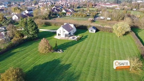   Maison contemporaine sur un terrain de 8186 m2 Maison - 7 pi�ce(s) - 180 m�