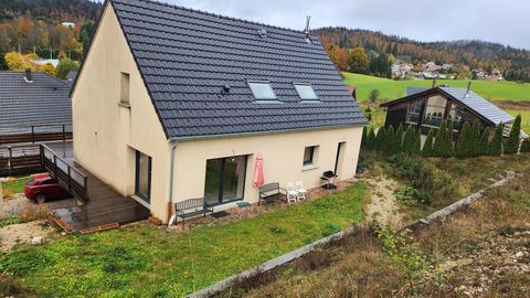   Beau pavillon de 200m� � proximit� de la fronti�re Suisse et des pistes de ski. Maison - 5 pi�ce(s) - 200 m�