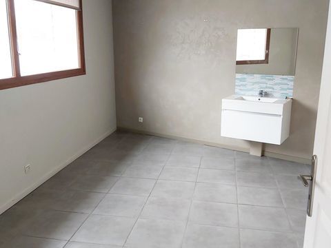 Local commercial proche de toutes commodites 180000 62170 Montreuil