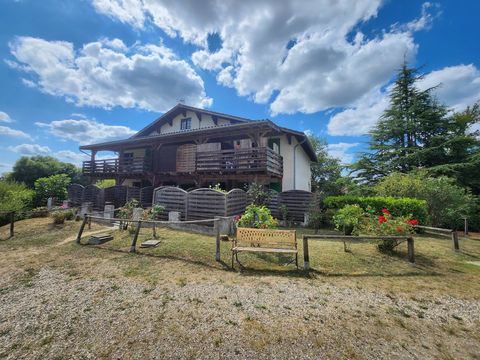 Immeuble commercial comprenant 5 appartements 199900 32150 Cazaubon