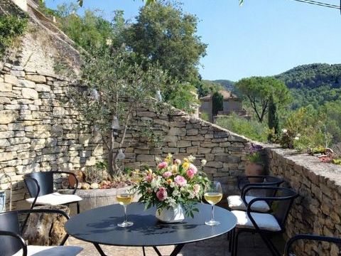   Charmante maison de village au c�ur de Saumane-de-Vaucluse ?  53 m� habitables sur 90 m� de terrain, 2 chambres, id�al pied-�-te Maison - 3 pi�ce(s) - 53 m�