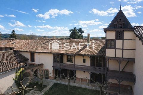   Demeure du XVI�me si�cle au c�ur du village. Maison - 10 pi�ce(s) - 280 m�