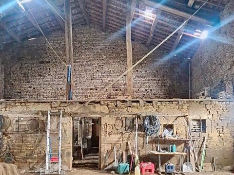   B�tisse � restaurer de 220m2  avec �curie et d'une d�pendance ! Maison - 6 pi�ce(s) - 218 m�