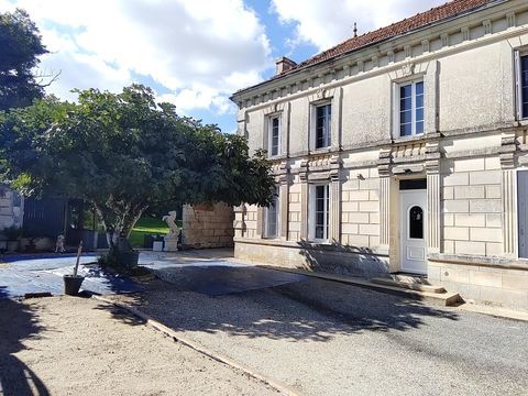   Belle Charentaise en pierre de taille Maison - 7 pi�ce(s) - 198 m�