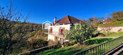   Belle propri�t� avec un vaste terrain arbor� Maison - 9 pi�ce(s) - 310 m�