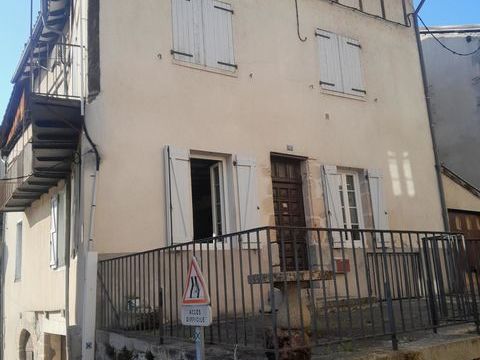   MAISON EN PIERRE AVEC GARAGE ET STATIONNEMENT Maison - 6 pi�ce(s) - 141 m�