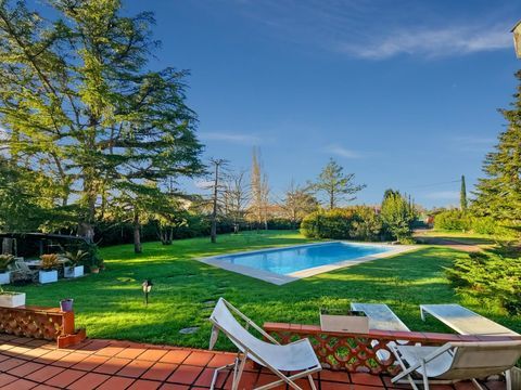   Maison 204 m� r�nov�e, au calme, proche centre Maison - 7 pi�ce(s) - 204 m�