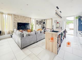  Maison � vendre 10 pi�ces 234 m�