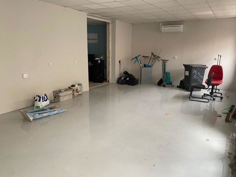 Local plein centre centre ville 148000 38230 Pont-de-cheruy