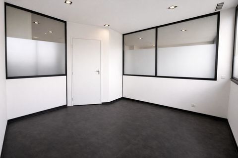 Location local professionnel 42 m&sup2; 576 83700 Saint-raphael