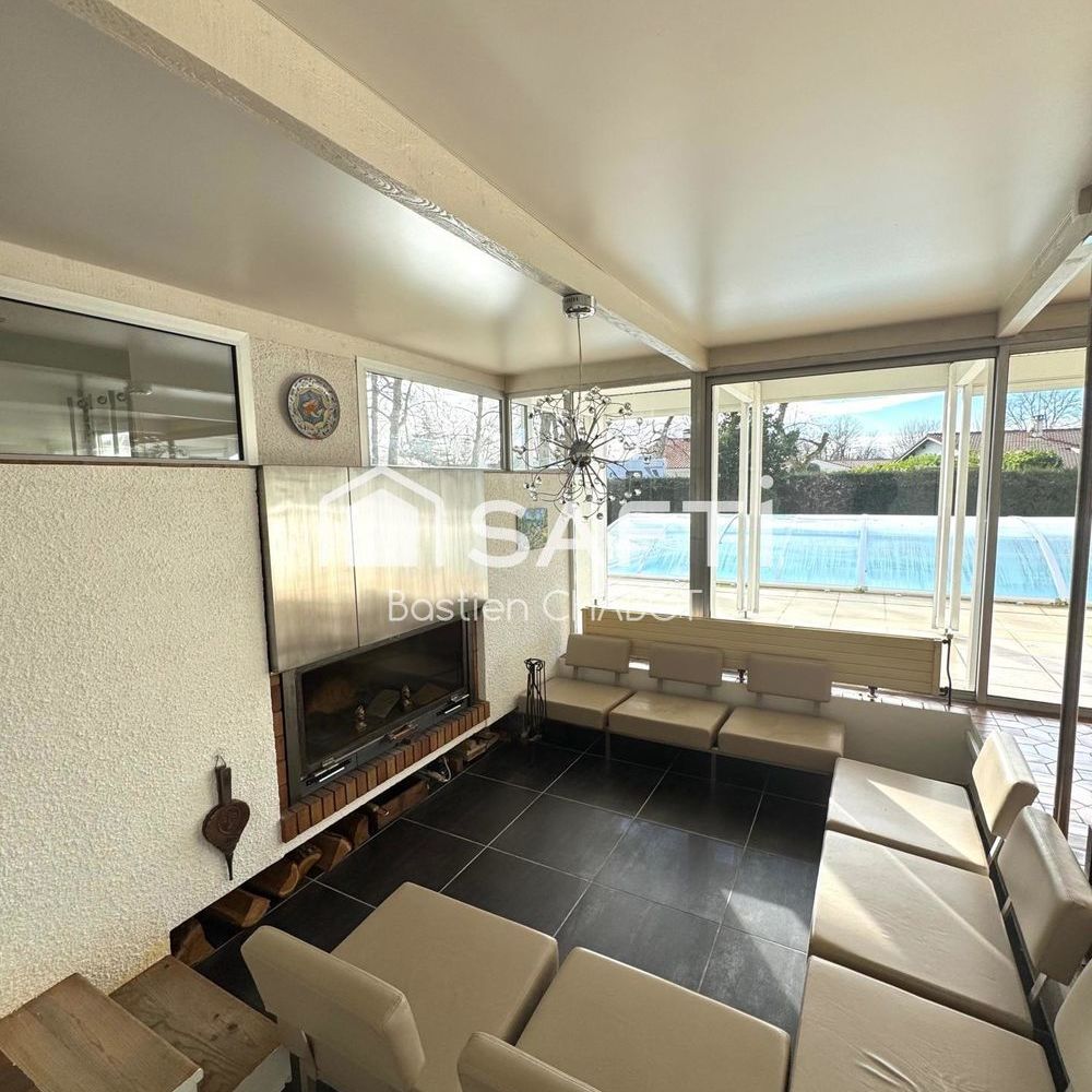 � vendre  Maison Saint-Jean-d'Illac (33127)