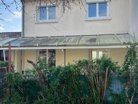   Dans ce centre proche des commerces de INGRANDES Maison - 5 pi�ce(s) - 83 m�