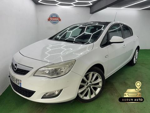 Opel Astra 1.7 CDTI 110 BLACK WHITE 2012 occasion VENISSIEUX 69200