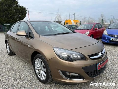 Opel Astra NOTCHBACK 2012 occasion Sausheim 68390