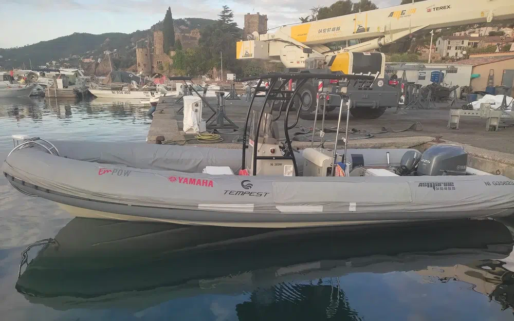 Bateaux &agrave; moteur Pneumatique - Semi-rigide 2003 occasion Fr&eacute;jus 83600