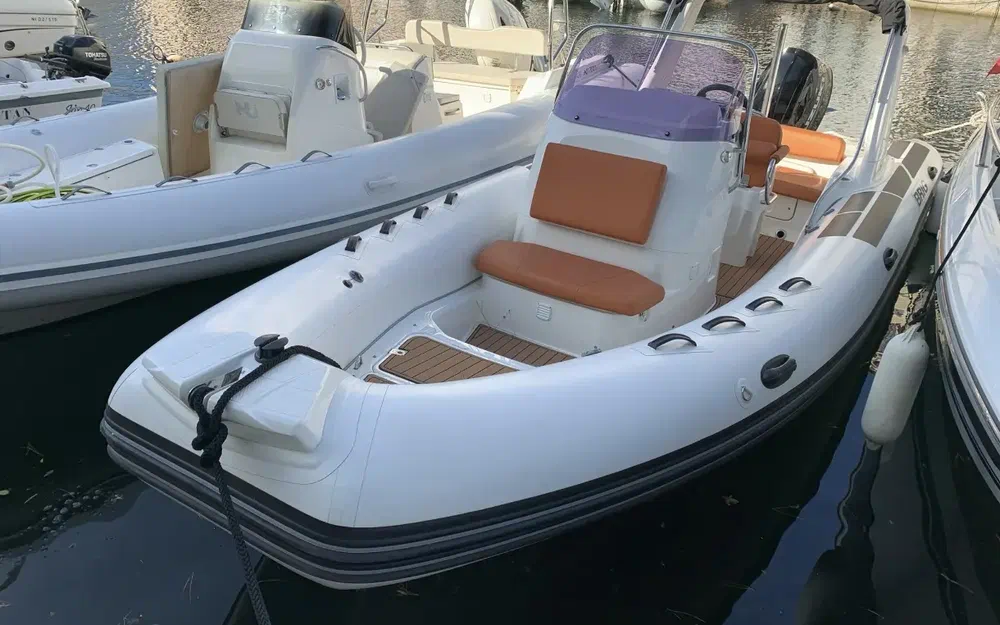 Bateaux &agrave; moteur Pneumatique - Semi-rigide 2019 occasion Fr&eacute;jus 83600