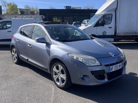 Renault M&eacute;gane III 1.5 DCI 105CH DYNAMIQUE/ TOIT OUVRANT/ RADAR DE RECUL/ CARNE 2009 occasion SARTROUVILLE 78500