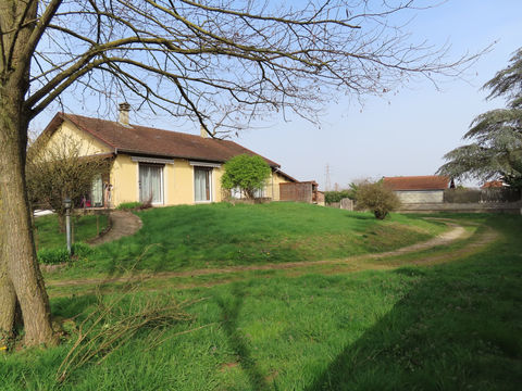   Maison individuelle T4   96 m2 avec sous-sol complet sur grand terrain de 1886 m2 Maison - 4 pi�ce(s) - 96 m�